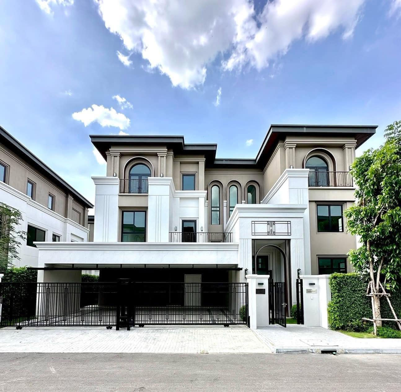 Luxury 3-Storey Detached House at Cinq Royal Krungthep Kreetha | 5 Bedrooms | 705 Sq.m. | For Sale & Rent