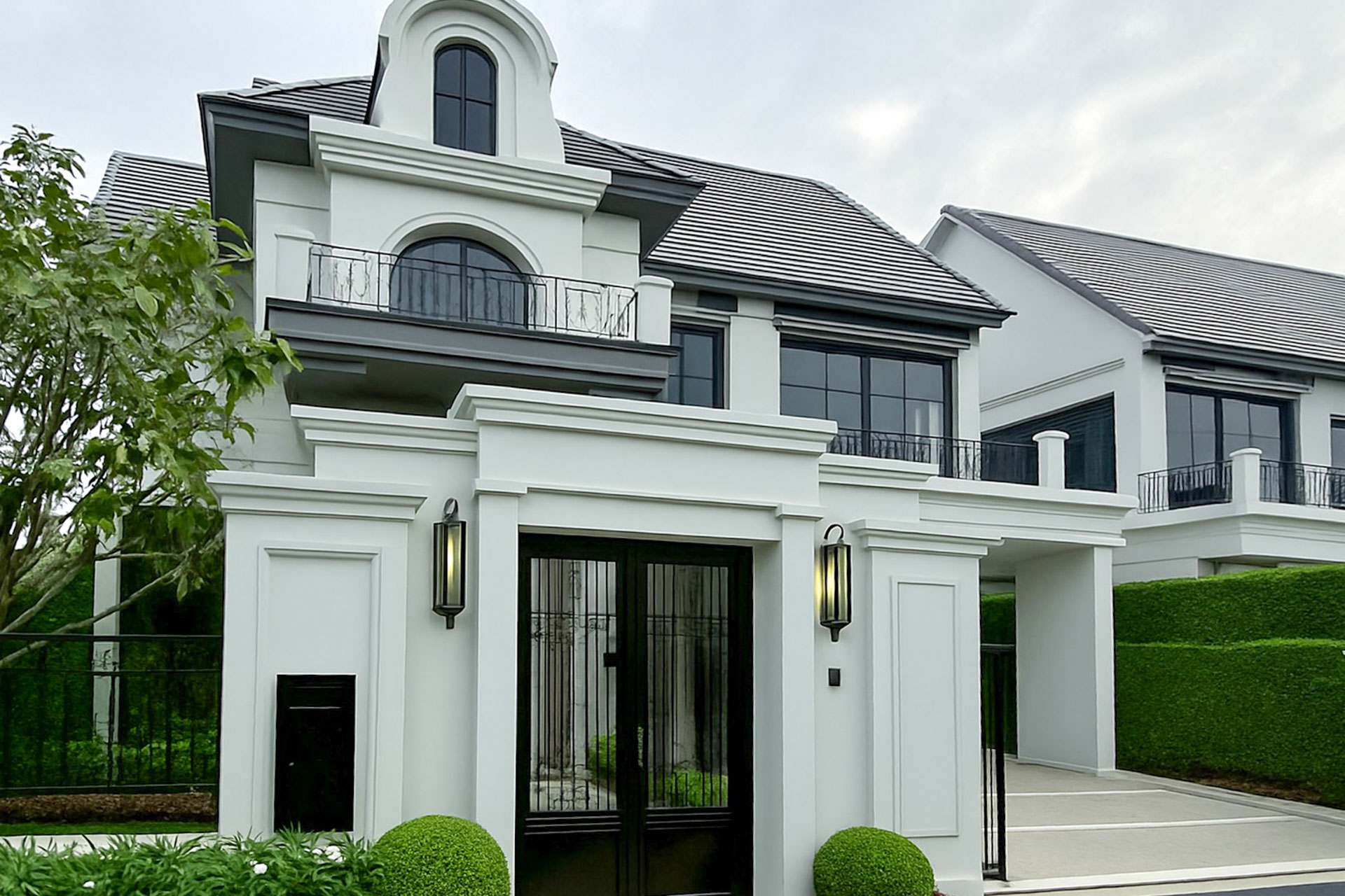 Luxury Detached House at Narasiri Phahon–Watcharaphol – 4 Bedrooms, 378 sq.m.